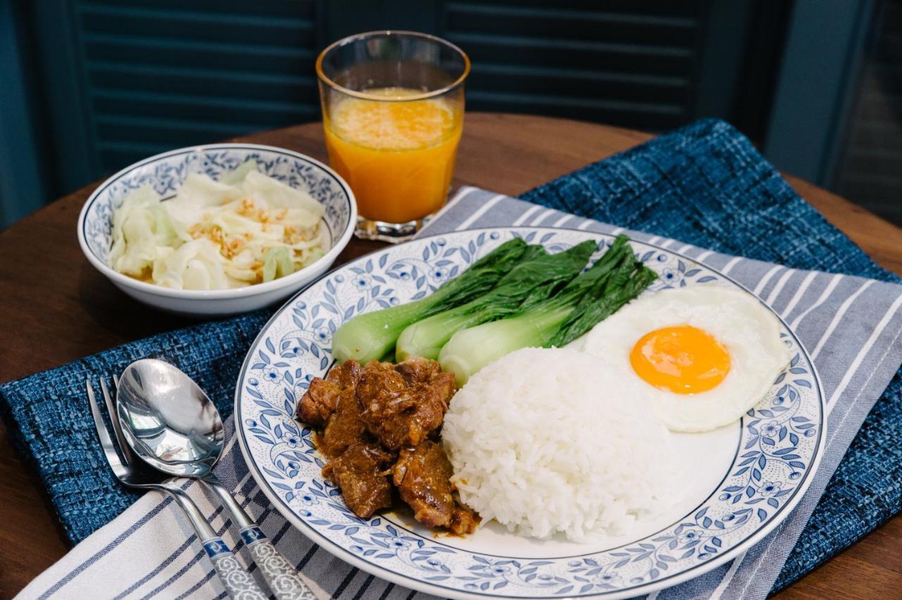 Khách sạn Baan Vajra